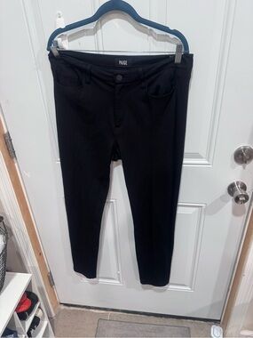PAIGE Straight Leg Women’s Pants in Black size 31